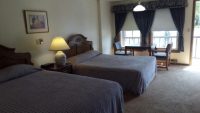 LCI-Photo motel room table & chairs